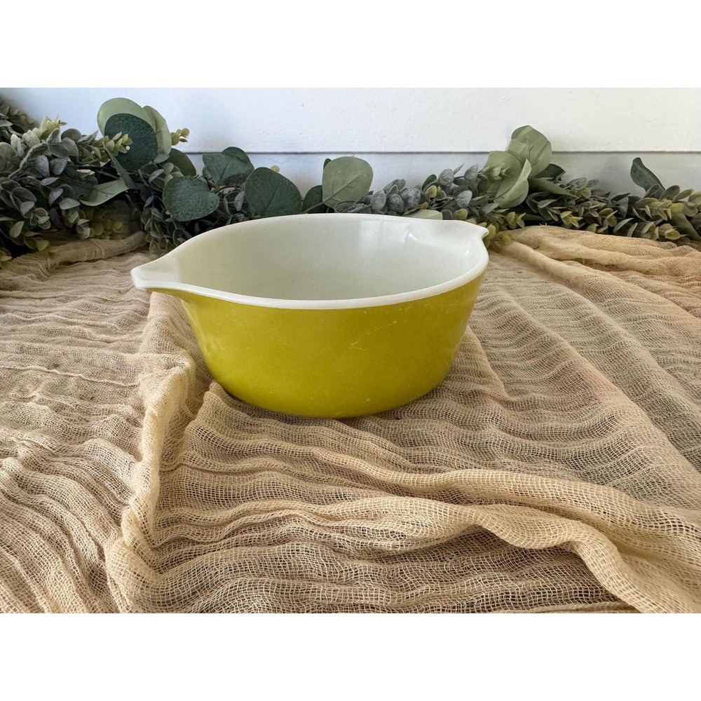 Pyrex Green Verde Round‎ 1 1/2 pt Casserole bowl 472 collectible avocado